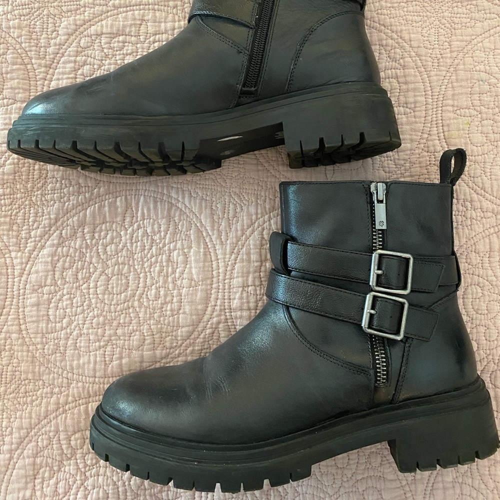 The lucky brand black boot